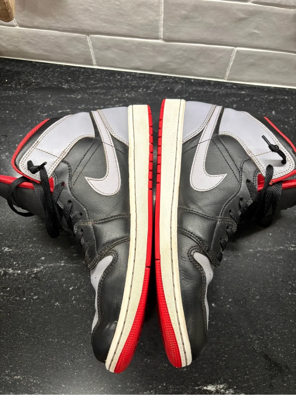 Nike Air Jordan 1 Mid Bred Shadow Black Grey Red Men’s Size 11 Retro
